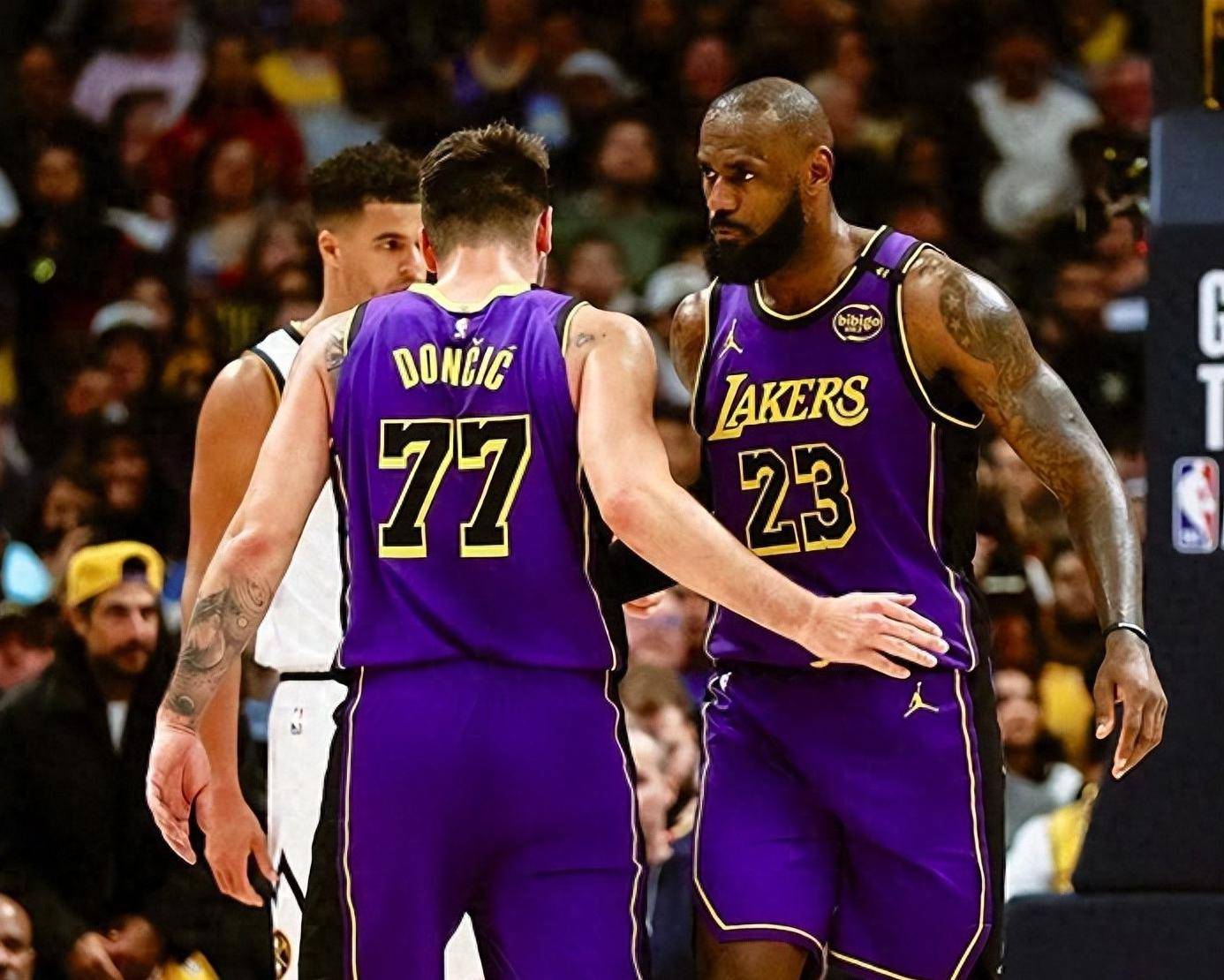 九游下载-比赛局势复杂首场状态出色，快船观众沸腾！，詹姆斯重返赛场比赛高潮迭起的简单介绍