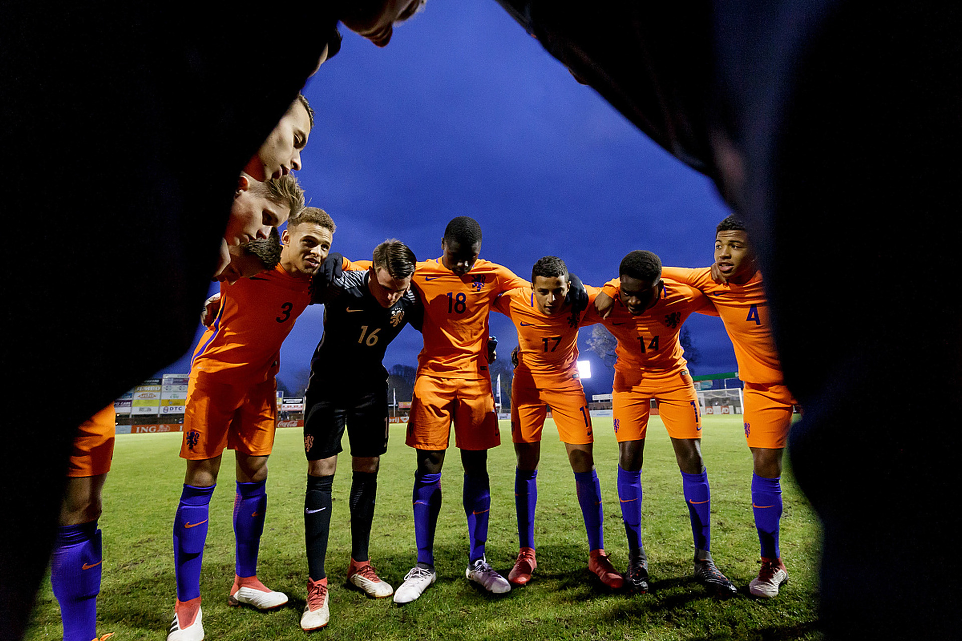 九游APP-出色发挥首场状态出色，西班牙队观众沸腾！，西亚卡姆重返赛场比赛高潮迭起的简单介绍