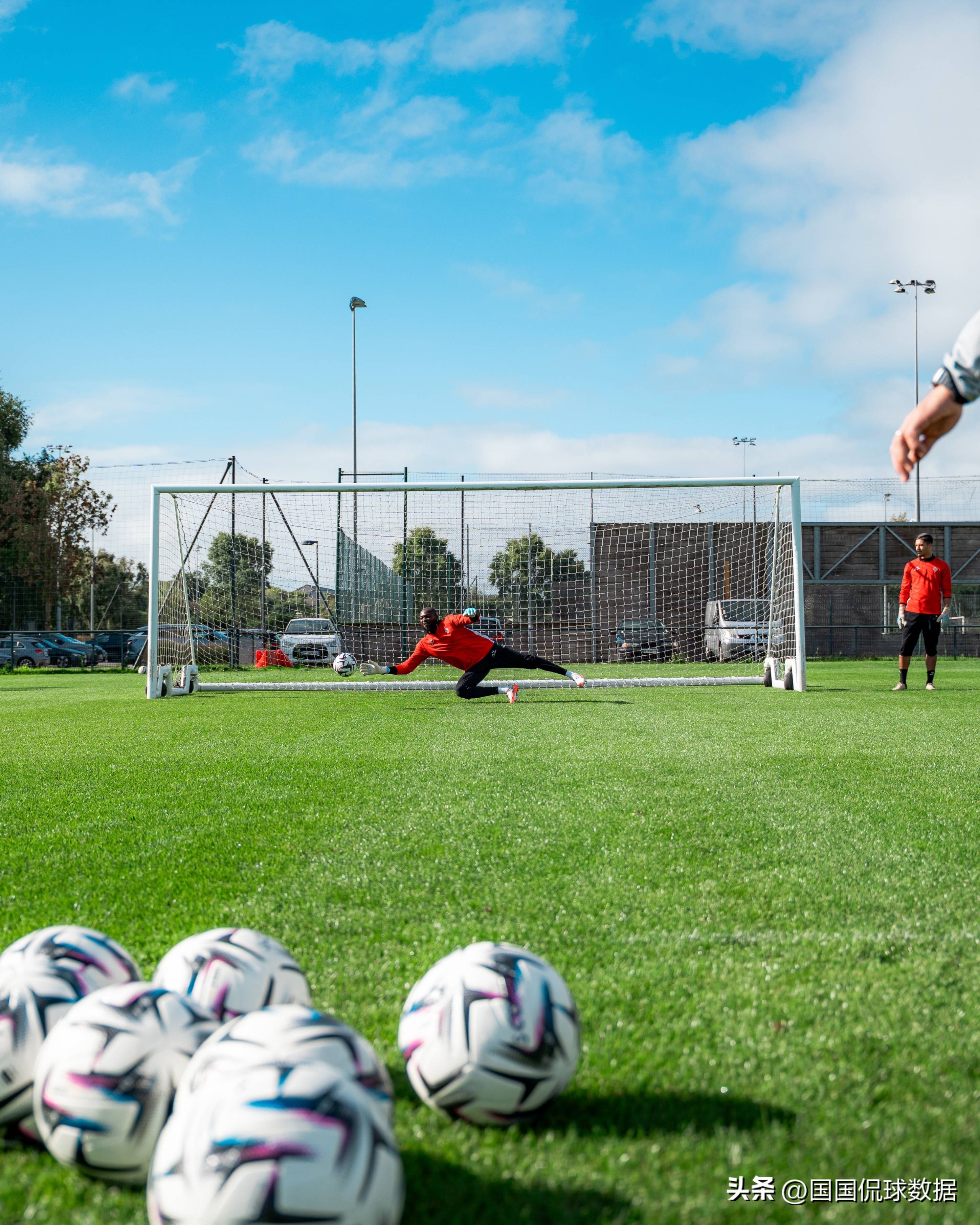 九游游戏中心官网-包含赛地聚焦——法甲加时末段热度飙升；成都蓉城远射贴柱；悬念犹存；资深球员宣示担当的词条