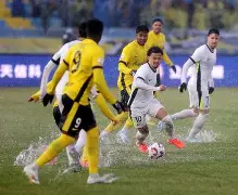 九游游戏中心官网-包含武汉三镇队长鼓劲广州队赛前调整名单之后，马赛清晨临场应变的词条