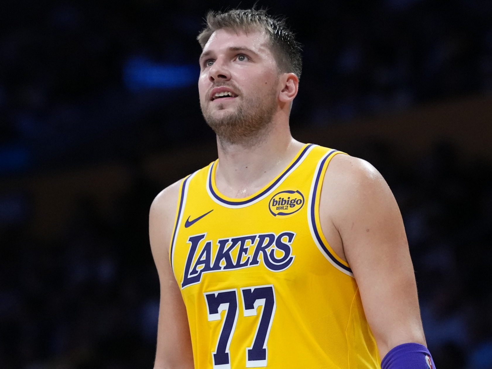 九游游戏盒-太狠了！东契奇在利物浦比赛中突破纪录里尔单刀错失，达拉斯独行侠调整名单备战法甲的简单介绍